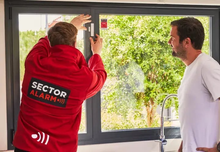 Låt våra professionella installatörer ta hand om installationen Låt våra professionella installatörer ta hand om installationen