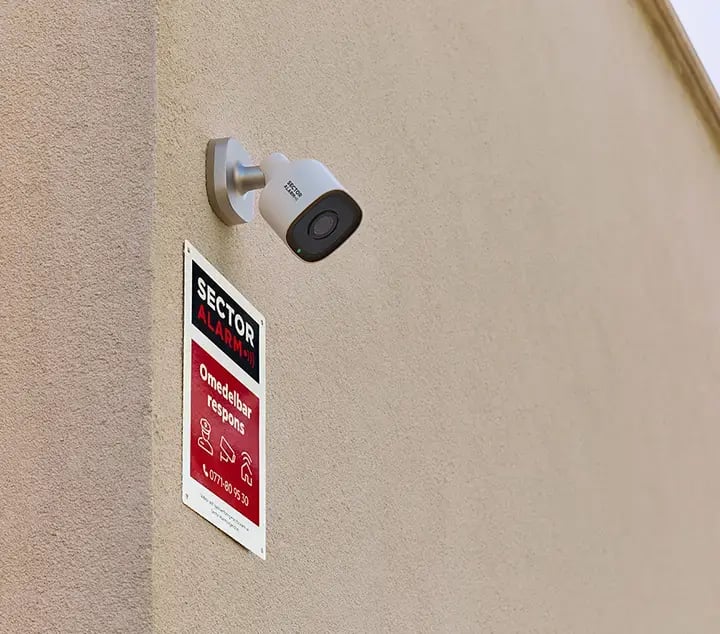 En vaksam vakt utanför hemmet