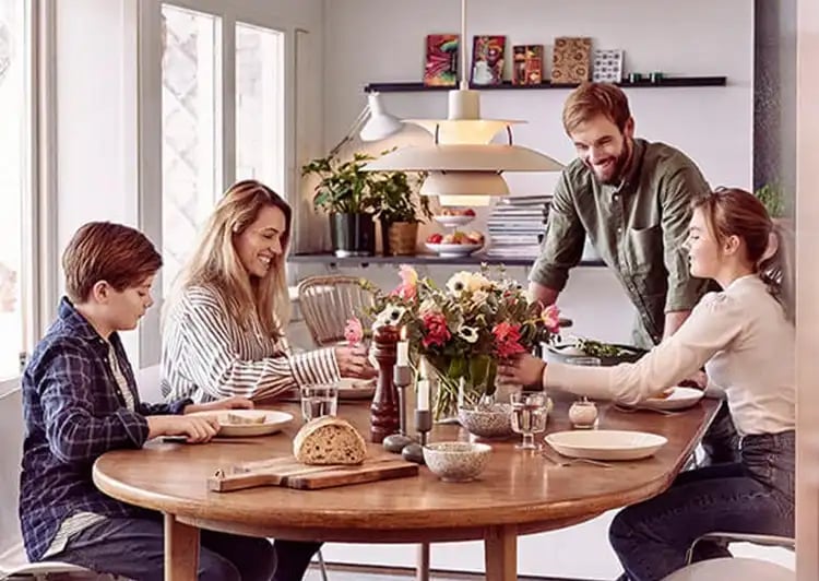 square-family-dinner_opt (1)